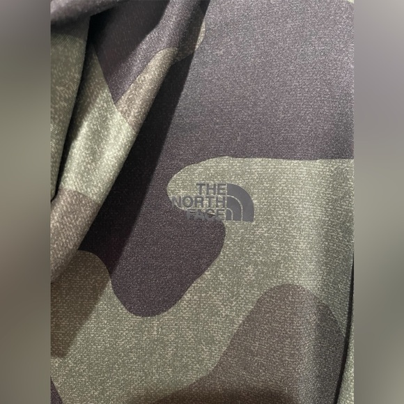 The North Face Mens Hiking Gear Pullover Hoodie. Color CAMOUFLAGE GREEN. Size M. - Picture 4 of 8